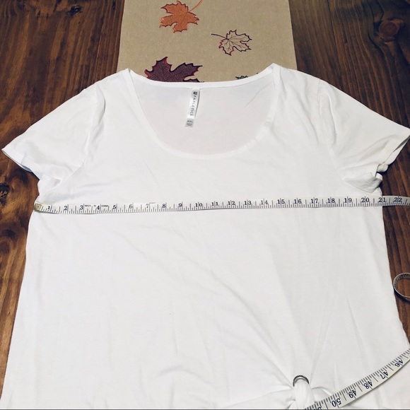 ☄️SOLD☄️Fabletics Front Knot Tie Workout Shirt - Picture 6 of 7